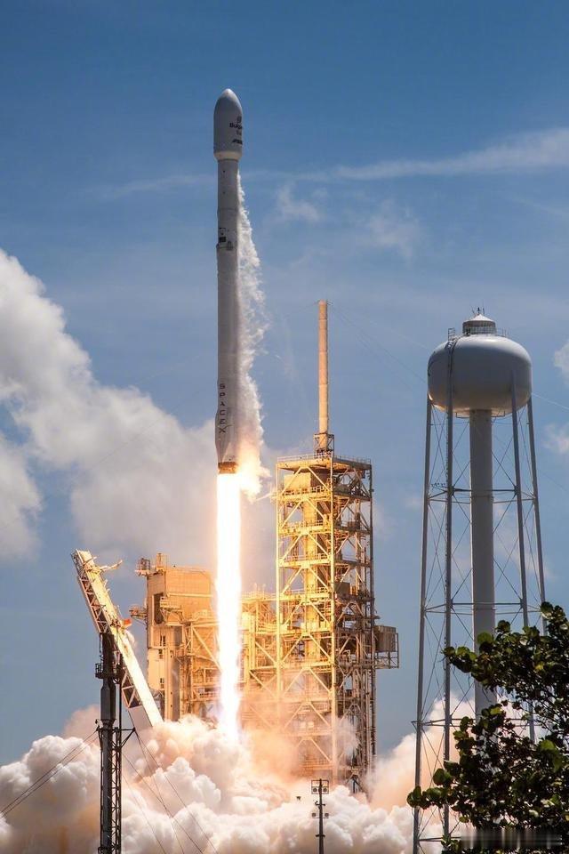 资本市场的估值风波，从来都牵动着这家太空巨头的一举一动🚀近日有报道称，Spac