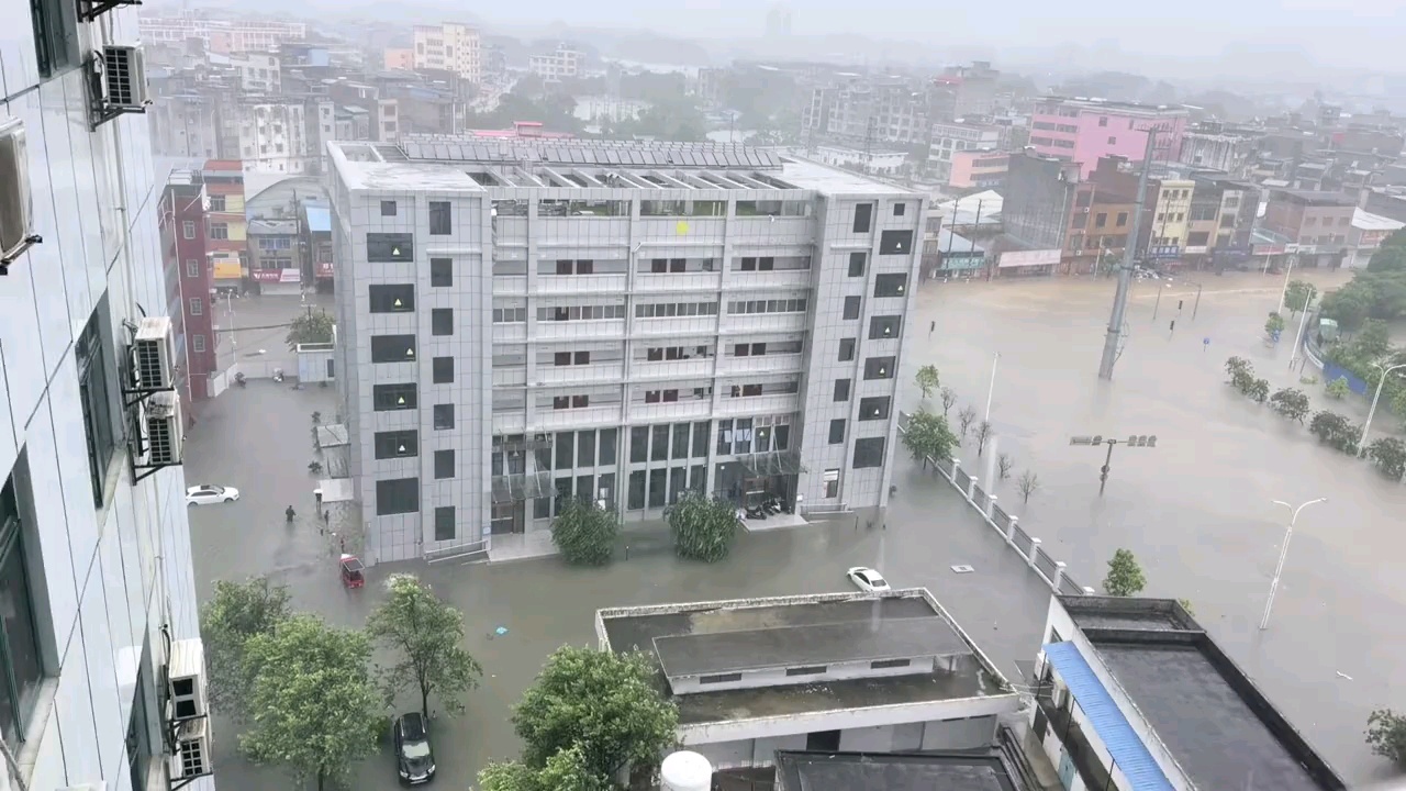 广西暴雨洪水这么严重居然没热搜