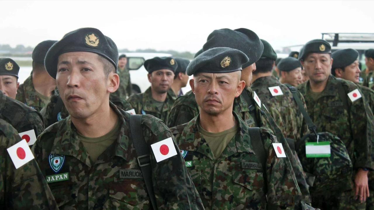 今天，日本自卫队的一架C-2运输机和KC-767加油机离开日本飞往吉布提的基地，