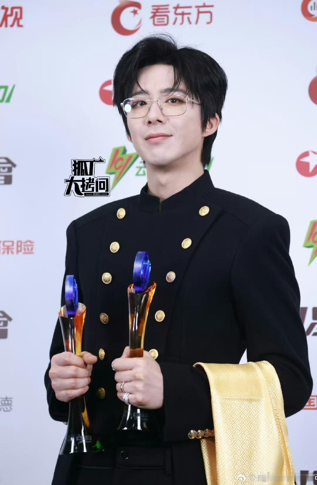 宇宁很凑但妆都没那么浓 ​​​