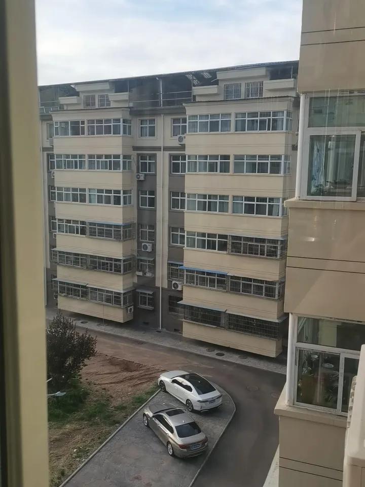 公婆名下的房子，我有权居住吗当然能居住，没有房产权，可你是儿媳肯定有居住权，而且