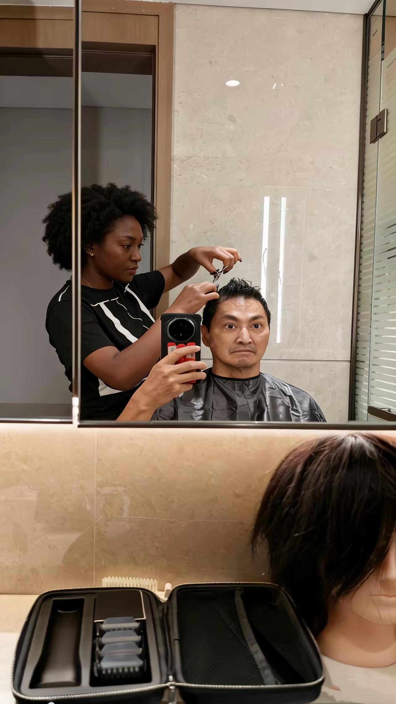 这是哪位大佬在剪头发