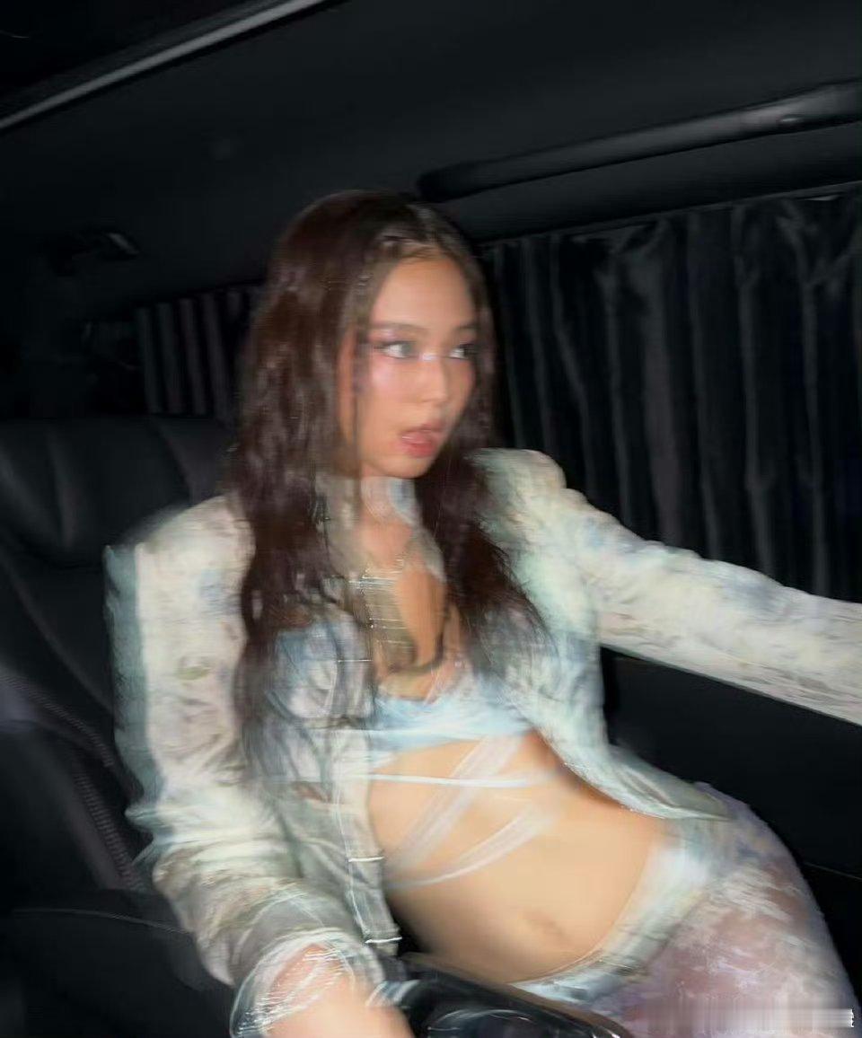 Jennie发长文Jennie在8月17日一天内连发两篇长文，一篇告别为期三个月