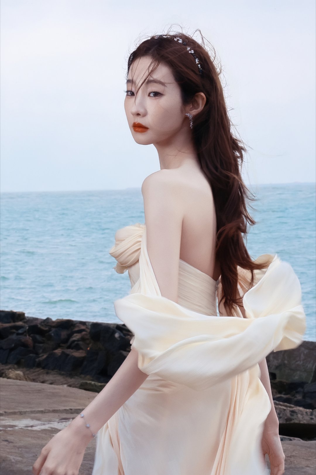 这个眉毛这个口红，我好想抽你啊