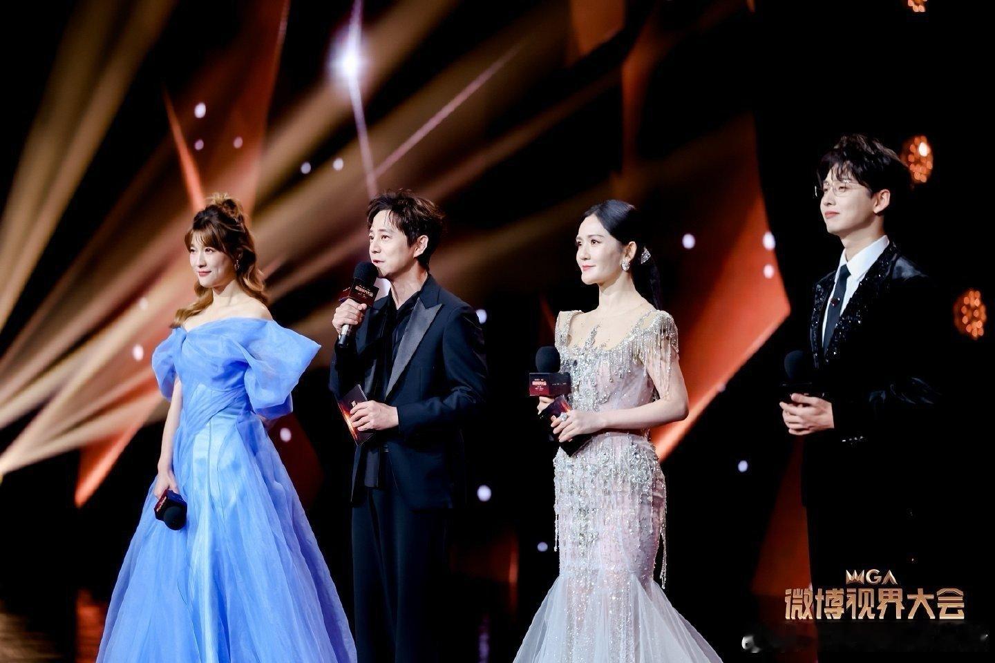 何炅谢娜一出场我的青春回来了 看到何老师娜姐同框，眼泪不受控制掉下来！青春里的黄