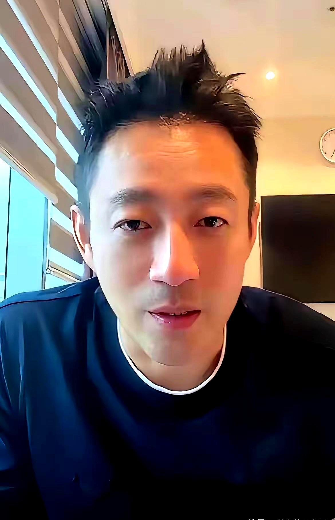 最刺痛父母的画面，不是儿女不闻不问，而是你还在拼命打江山，他却在万人面前急于和你