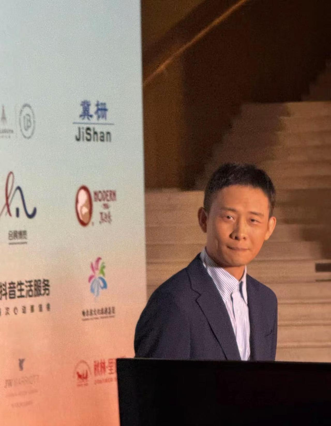 哥哥的叔系儒雅是真的扛镜头