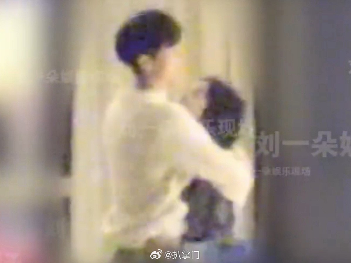 热恋的周也像是在拍偶像剧 周也原来是幸福肥 呀呀呀呀呀，现在来看周也的微胖，原来