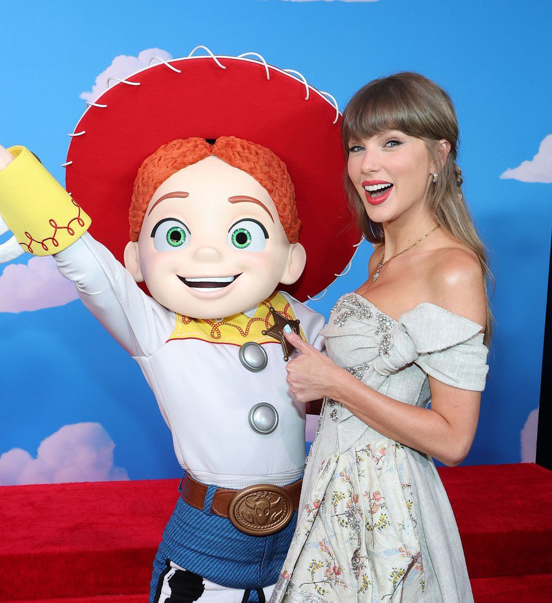 【Pic】泰勒丝和Jessie合影😃TaylorSwift