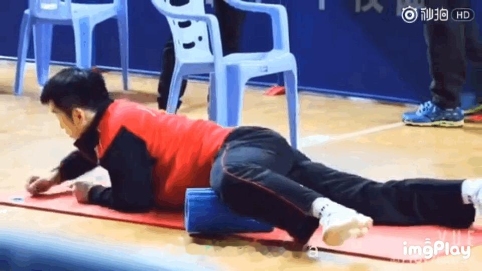 这身衣服 这场比赛 这个热身 到底出了多少瑟图 