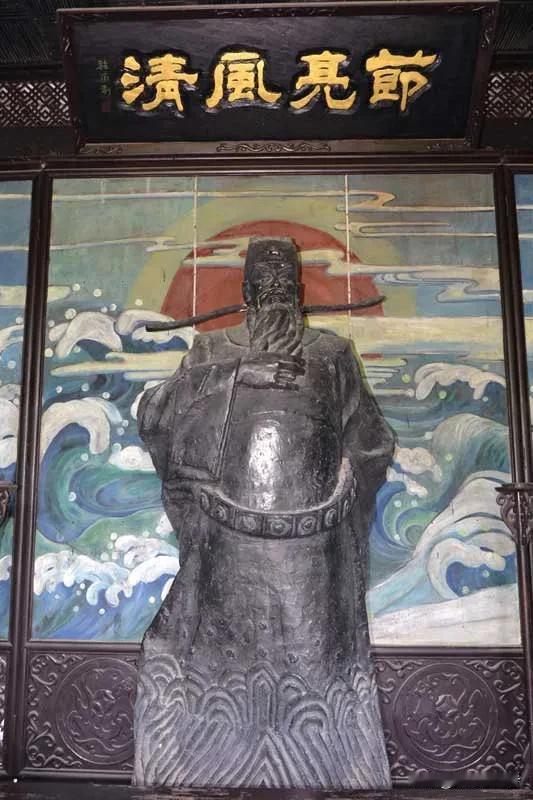 中国古代的十大清官：
1、西门豹：战国时期魏国人，官至邺令。他除巫惩恶，治邺有方