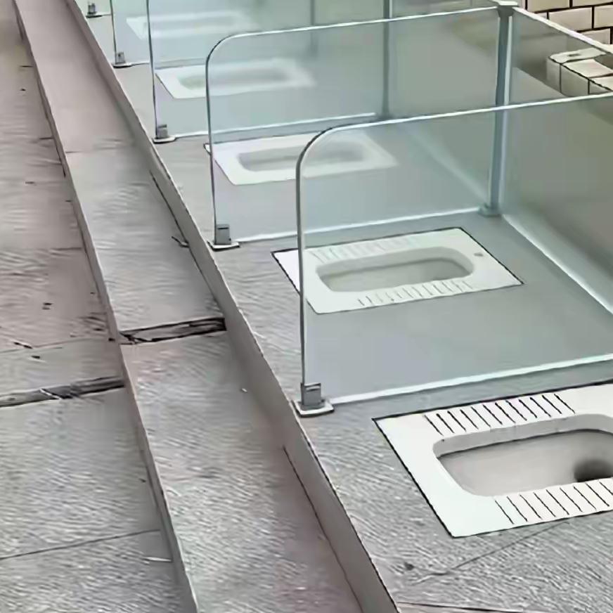 谁能想到，
导航找厕所
能找到让人当场社死的地步！

        宜宾这位男