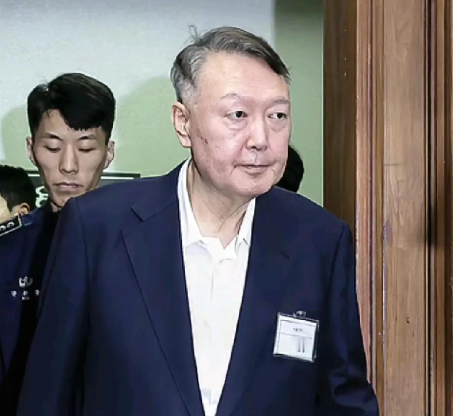 尹锡悦终于透露他戒严的真实原因了！
竟是因国会削减了军队预算，导致尹锡悦的士兵连