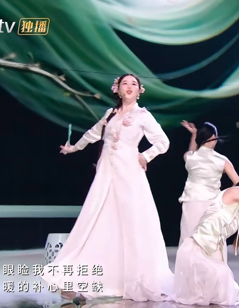 好奇阚清子这种程度是多少斤听说上镜会显胖像阚清子这种胖瘦程度现实里是多少斤啊不会