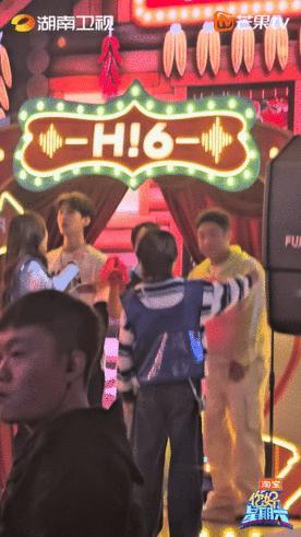 马丽范丞丞乔杉扭秧歌手拿把掐谁懂啊！三人扭秧歌也太有画面感了，马丽自带东北秧歌天