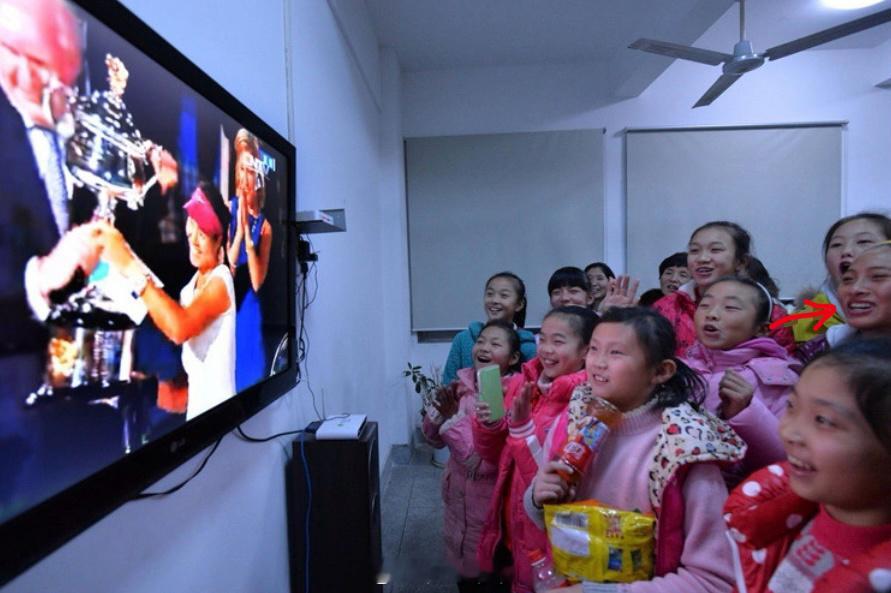 2014年，湖北姑娘李娜创造了历史，成为首位夺得澳网女单冠军的中国运动员。那天，