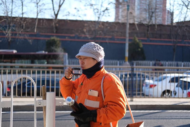 早晨早上喝温水好处 

· 普适黄金答案：早晨起床，请喝一杯温热的白开水。这是最