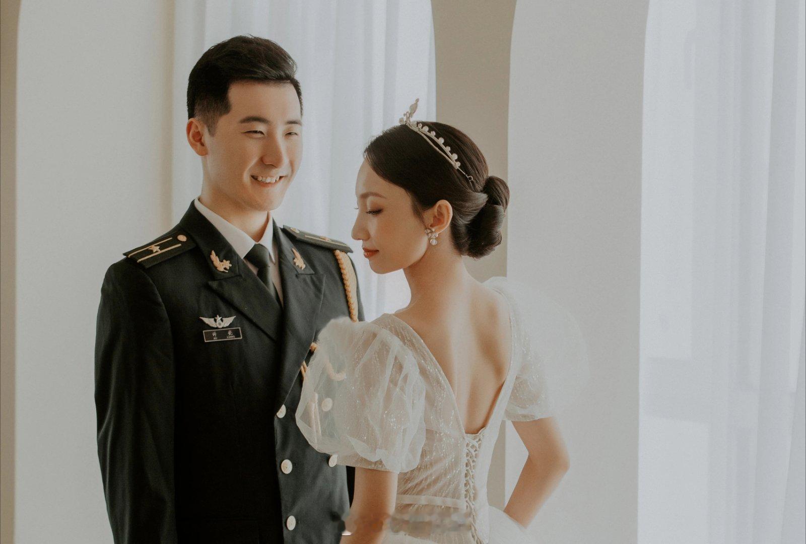 #迷彩军恋[超话]#军恋是一种浪漫和坚守，‌我们的爱情也是如此。‌虽然没有花前月