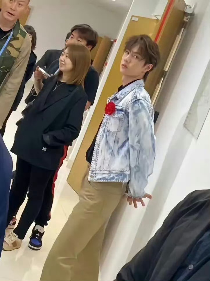 反正我是没有见过他离开其他剧组时这么委屈过🥺 