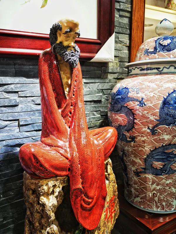 好汉不提当年勇，怂人总把过去吹。上船不提岸上事，上岸就忘船上人。世事洞明皆学问，