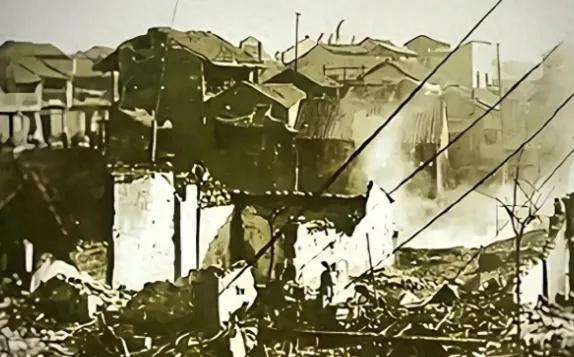 日本南北两端的历史雷区，这下彻底藏不住了！80年前埋下的孽债，如今终于要自己买单