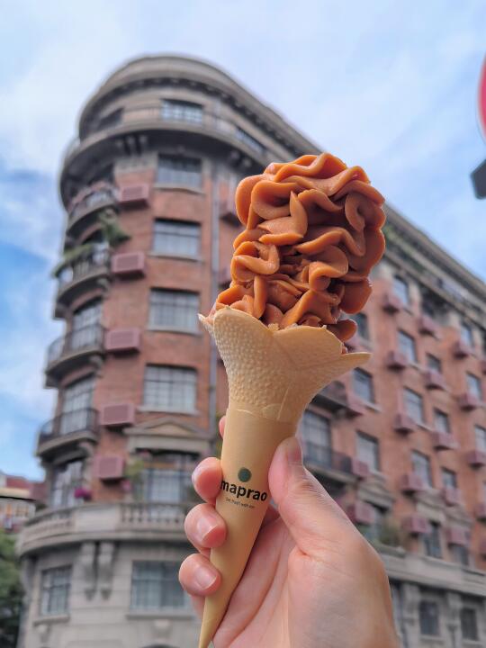 在武康大楼citywalk 到了网红泰奶！
