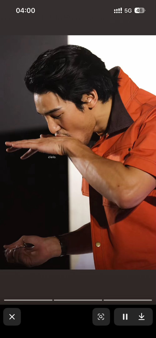 大半夜刷抖子吓我一跳这不黑帮那个泰兰德野玫瑰吗？现在怎么长这么恶心样了