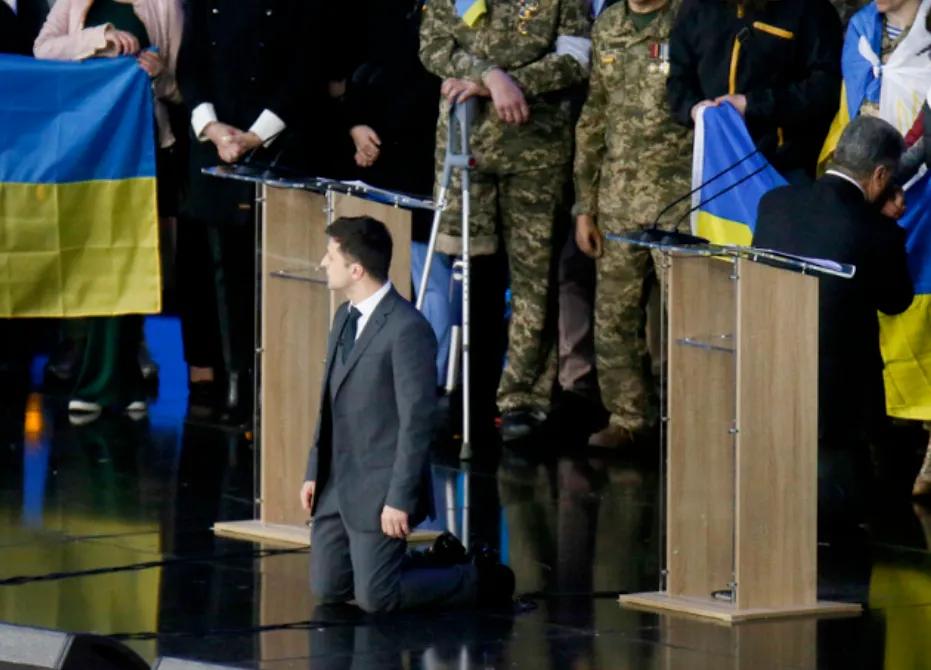 美国承诺对乌克兰的援助因为共和党的杯葛而变得遥遥无期了。等米下锅的泽连斯基此刻真