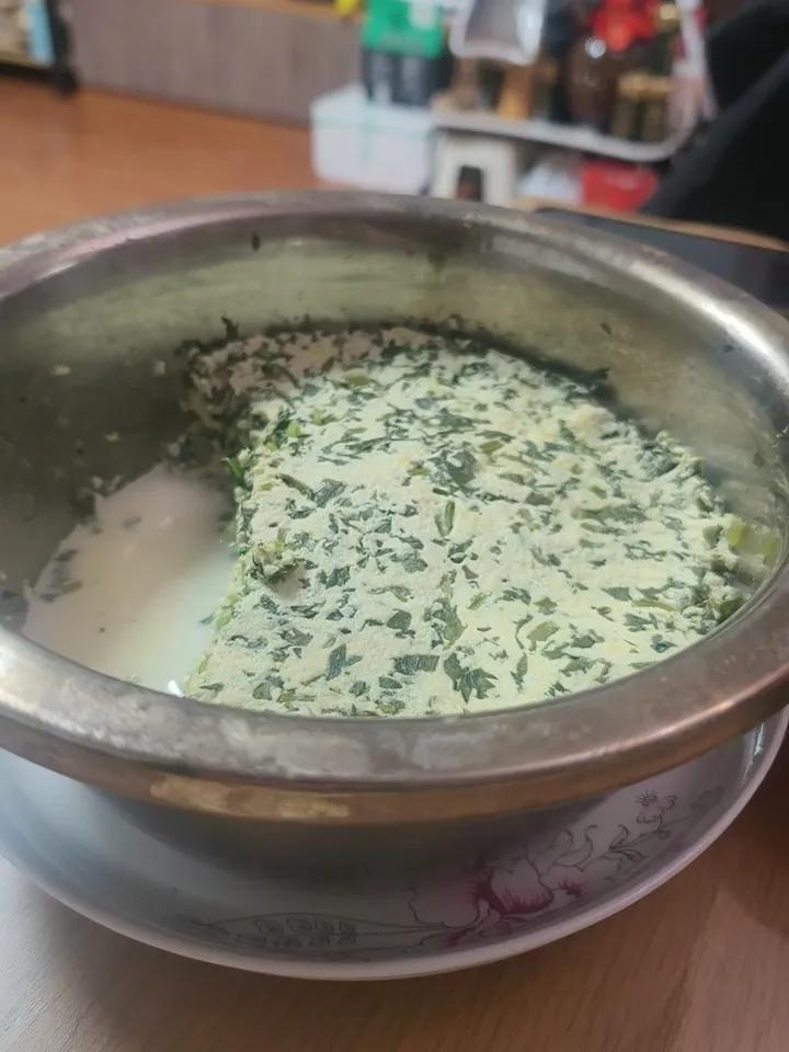 看看我做的豆磨儿，小时候是豆腐渣和萝卜缨，现在找不到了，只能用豆腐和茼蒿。但是味