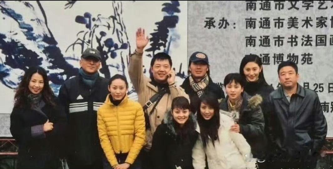 刘诗诗刚出道那会儿，发型居然是乱糟糟的狗啃刘海呢 