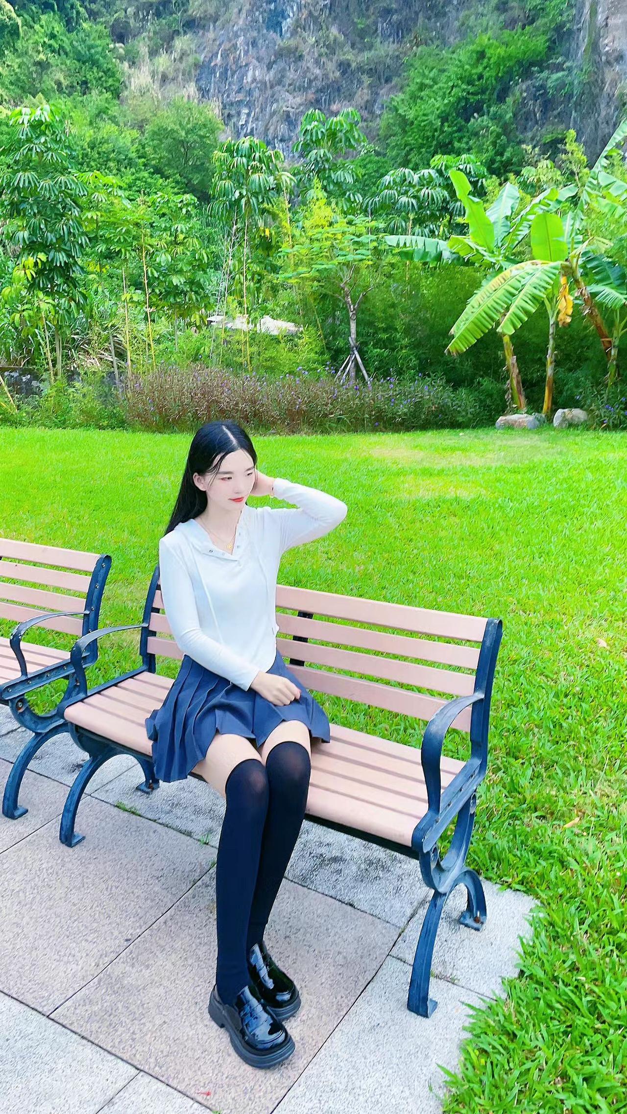 小高的好在哪里？没人能定义你的上限，除了你自己；别把世界让给你讨厌的人。
美女 