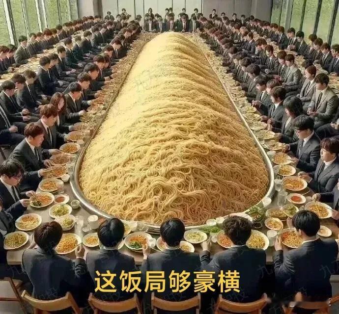 豪横！这也太豪横了！刚刚看到一张图片，令人惊讶！
打眼看，以为中间堆积如山的是大