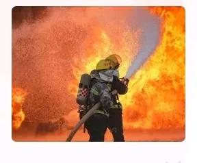 安徽淮南一自建房超市突发火灾，导致7人死亡、2人失联！
火灾就发生今天早晨的5时