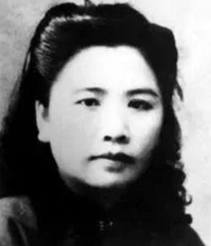 1938年，周恩来派出一名女特工打入国民党高层，谁知她竟嫁给了国军高官！身份暴露