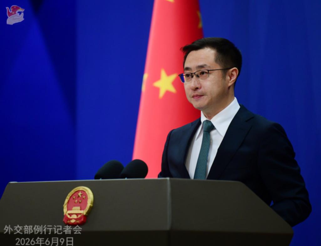 据外交部发言人林剑6月9日回应菲律宾方面有关黄岩岛浮动结构体的说法时表示，中国在