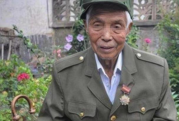 1979年，黄干宗被俘，等他醒来时，却发现抓他的是两个越南女兵，而更让他吃惊的是