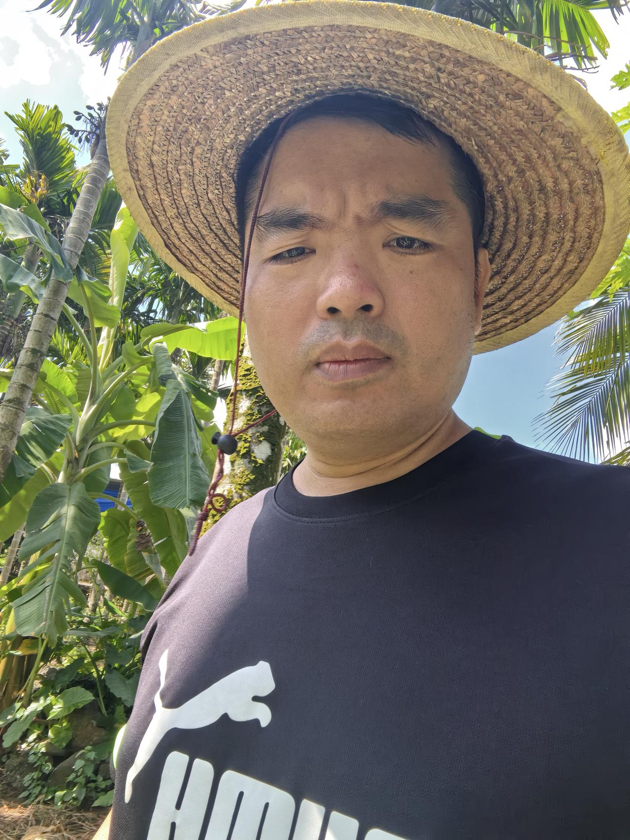 来海南女朋友家过中秋已经四五天了，这边的气侯和我家广西玉林差不多，昨晚中秋节又和