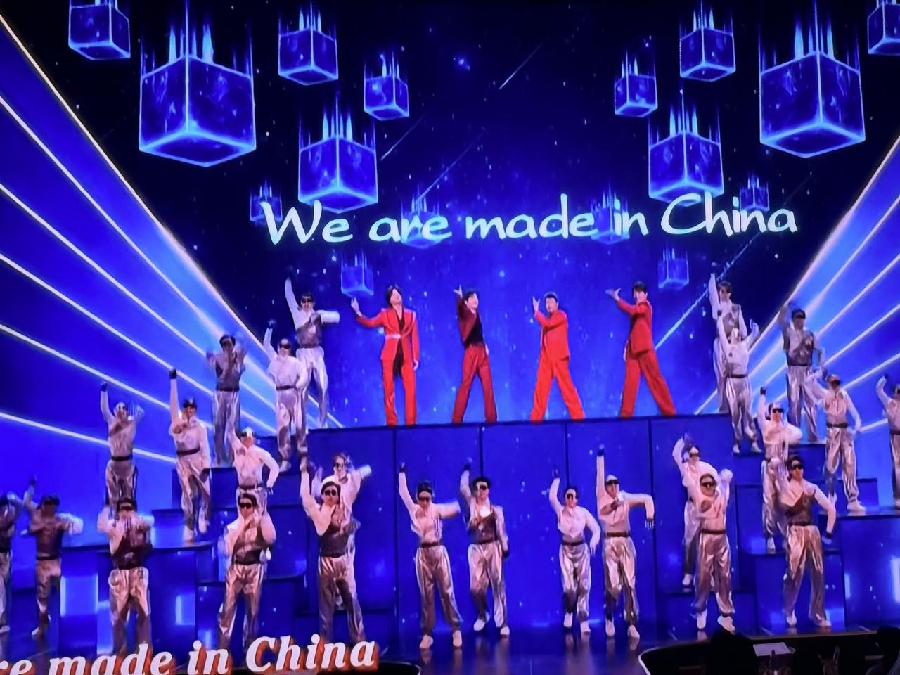 今年的风口是什么？
央视马年春晚已经告诉我们答案了！
马年春晚罕见的三连节目，致