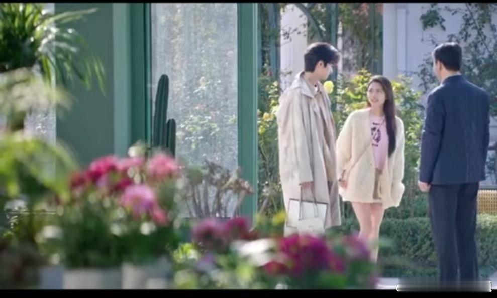 赵今麦新剧在纯爱的年纪搞事业 从校园暗恋的遗憾中走出，全心投入新兴领域，她让观众