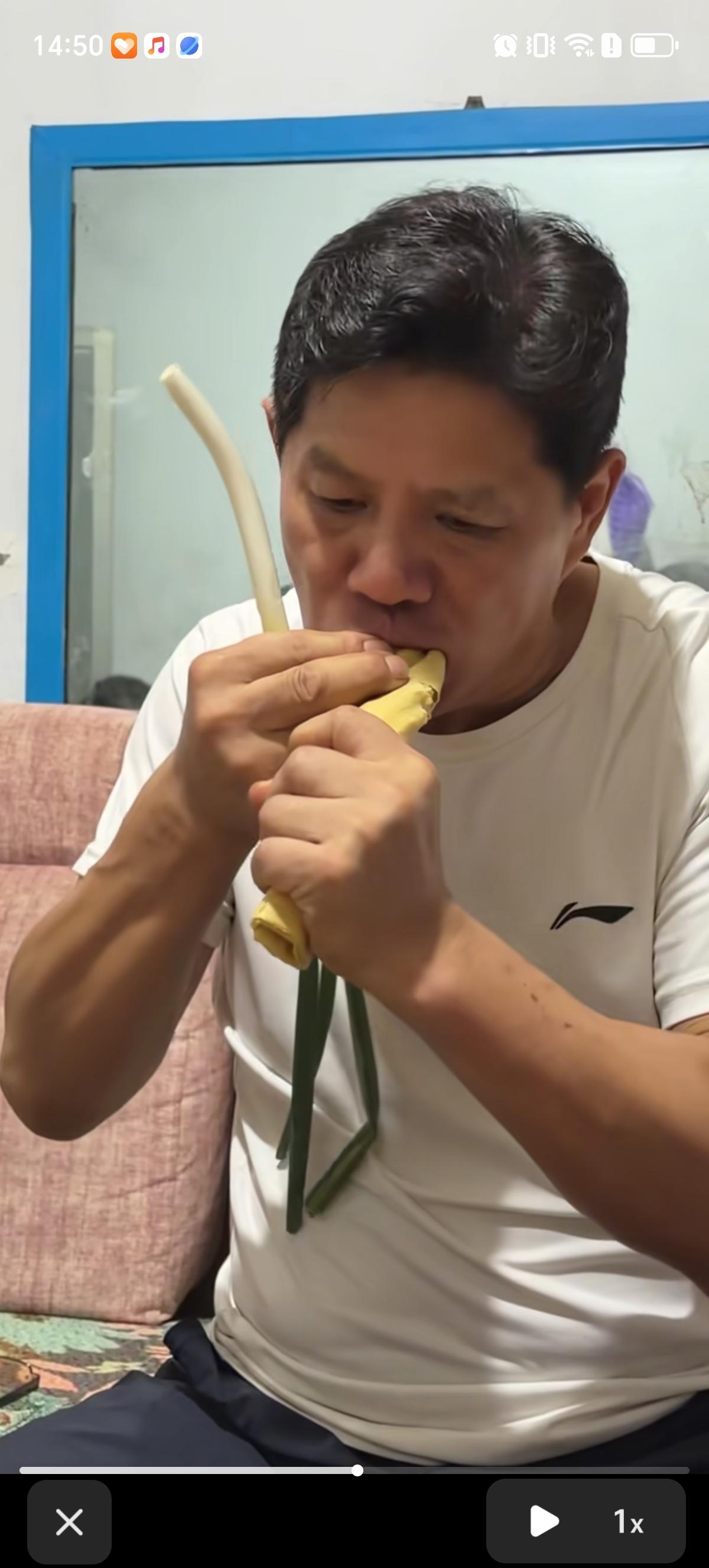 山东长大的王贲江60年后回到浙江站在同胞兄弟身边鹤立鸡群，他本人表示自己从小饭量
