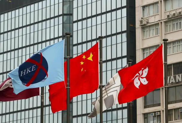 [下雨]迪拜财富神话崩塌，中东资本紧急大迁徙！香港凭什么拿下千亿选票，坐稳国际金