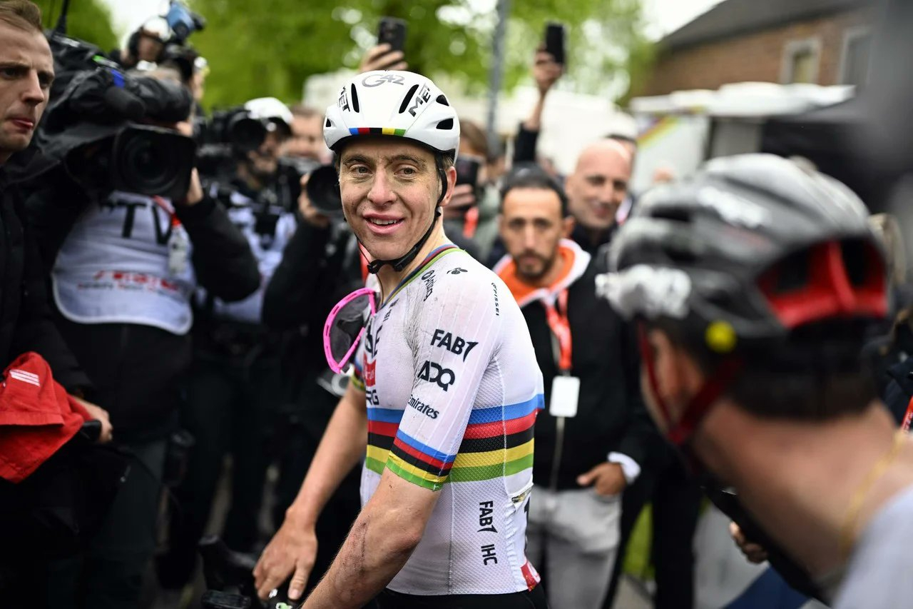 震惊！波加查黑眼圈、法令纹，一脸疲惫，老态尽显！[doge][二哈]骑行 ​​​