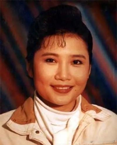 一直很喜欢李欢李娜的歌曲。尤其是喜欢她的《好人一生平安》，《青藏高原》。但是对她