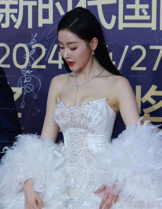 张天爱 好身材好性感，羡慕那谁 ​​​