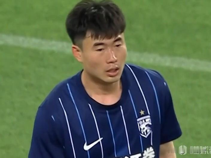 中超官宣转会---邓涵文…武汉三镇官方宣布，经与球员本人友好协商后达成一致，武汉