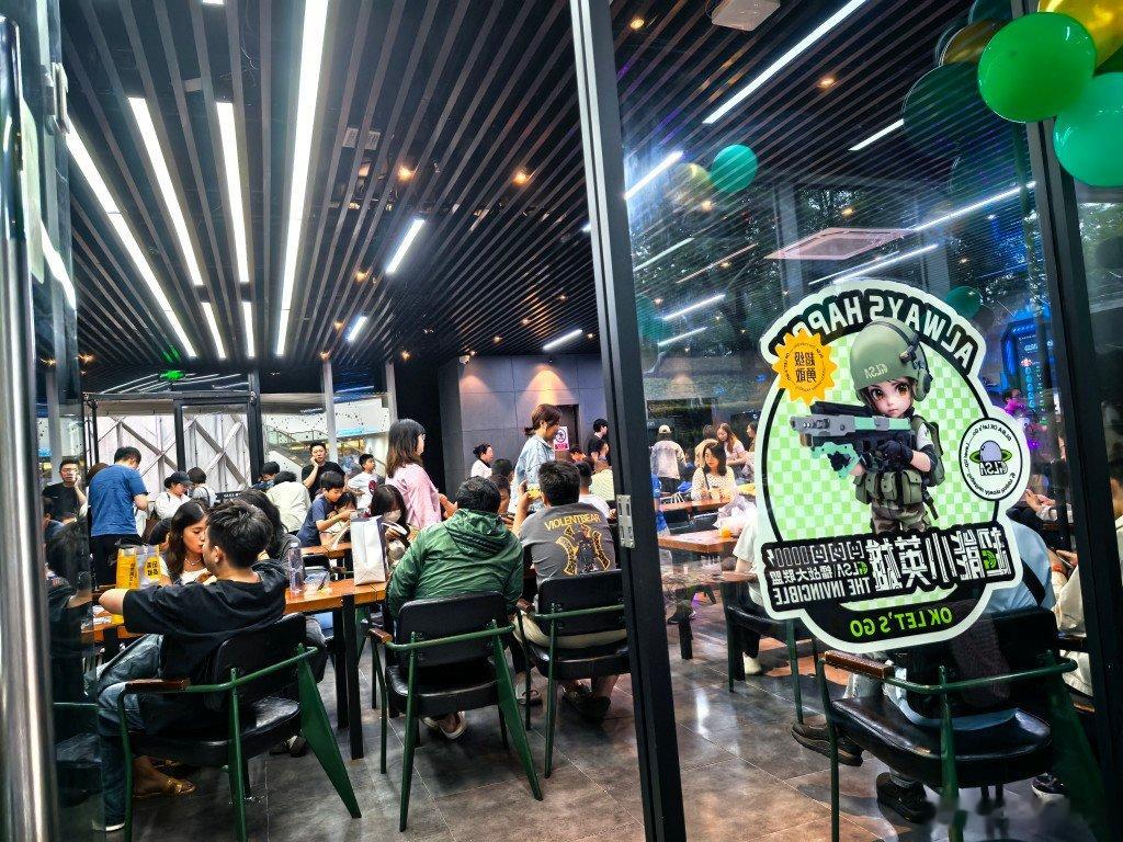 好多小朋友打CS ​​​