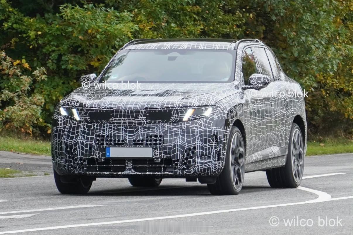 2027款宝马X5燃油版伪装测试中👉新世代前脸和车尾👉新款双5辐运动轮毂👉