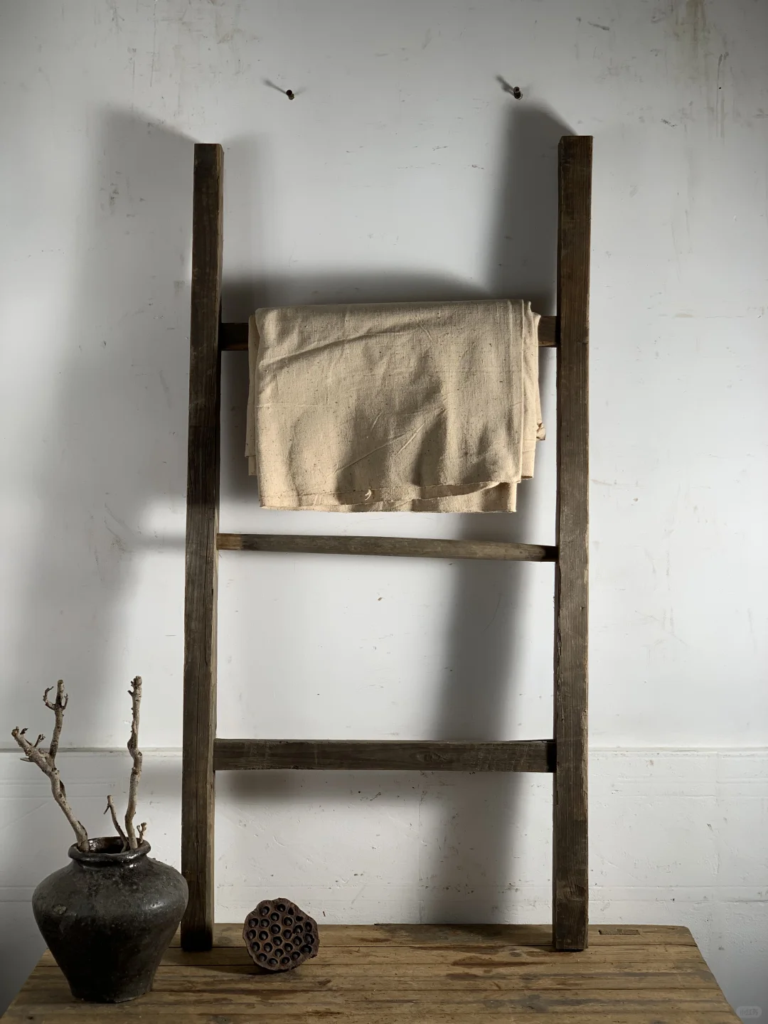 实木毛巾架；旧木格；民宿极简侘寂软装摆件。