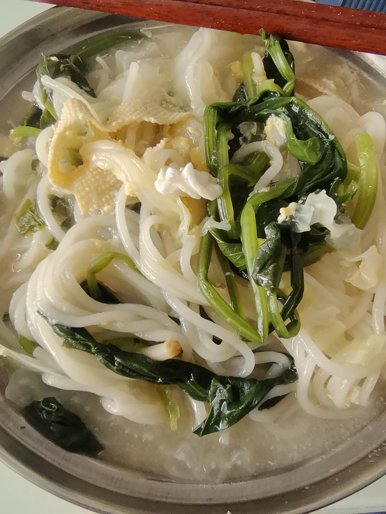 《素食斋》第62天
早餐豆类营养粥，
外加鸡蛋燕麦片。
午餐自己鸡蛋面，
菜多面