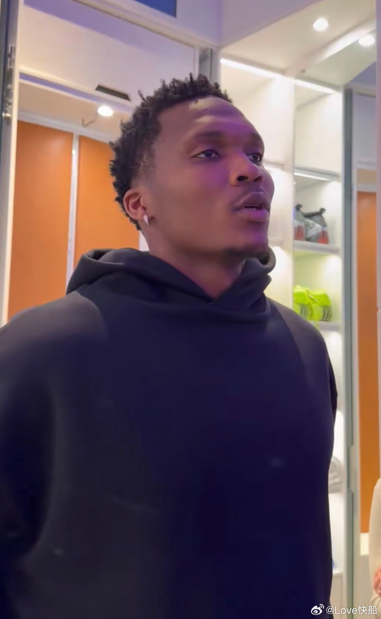 本尼迪克特·马图林赛后证实，在快船队与森林狼队的冲突发生之前，他曾试图为肖恩·佩